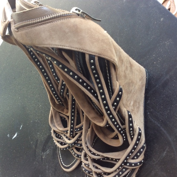 Ladies Shoes - Picture 3 of 3